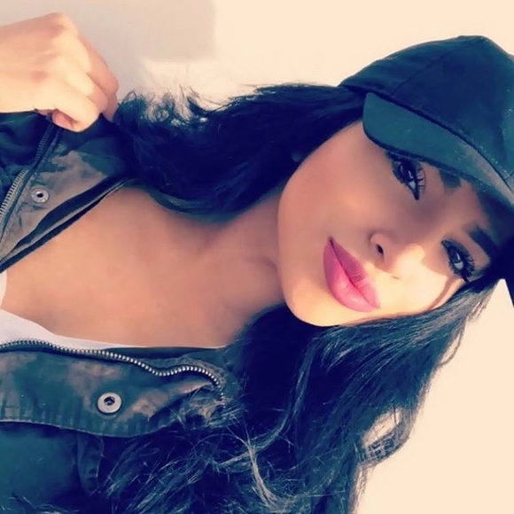 💁🏻♀️ MEET THE POSHER 💁🏻♀️ - Picture 5 of 7